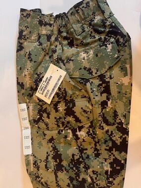 NWT Women’s Military Digital Camo Cargo Pants - Green